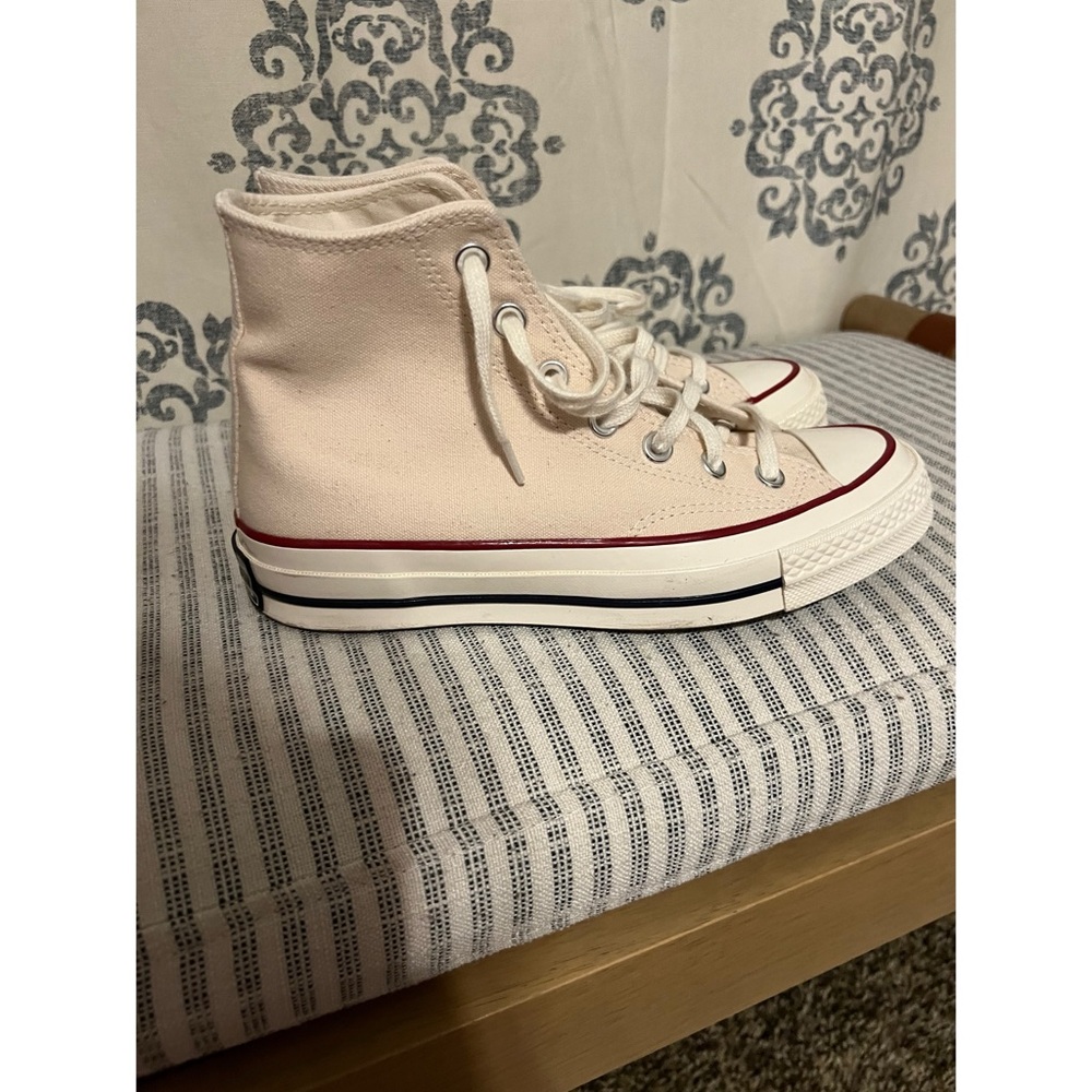 Women’s converse high tops. Size US 7